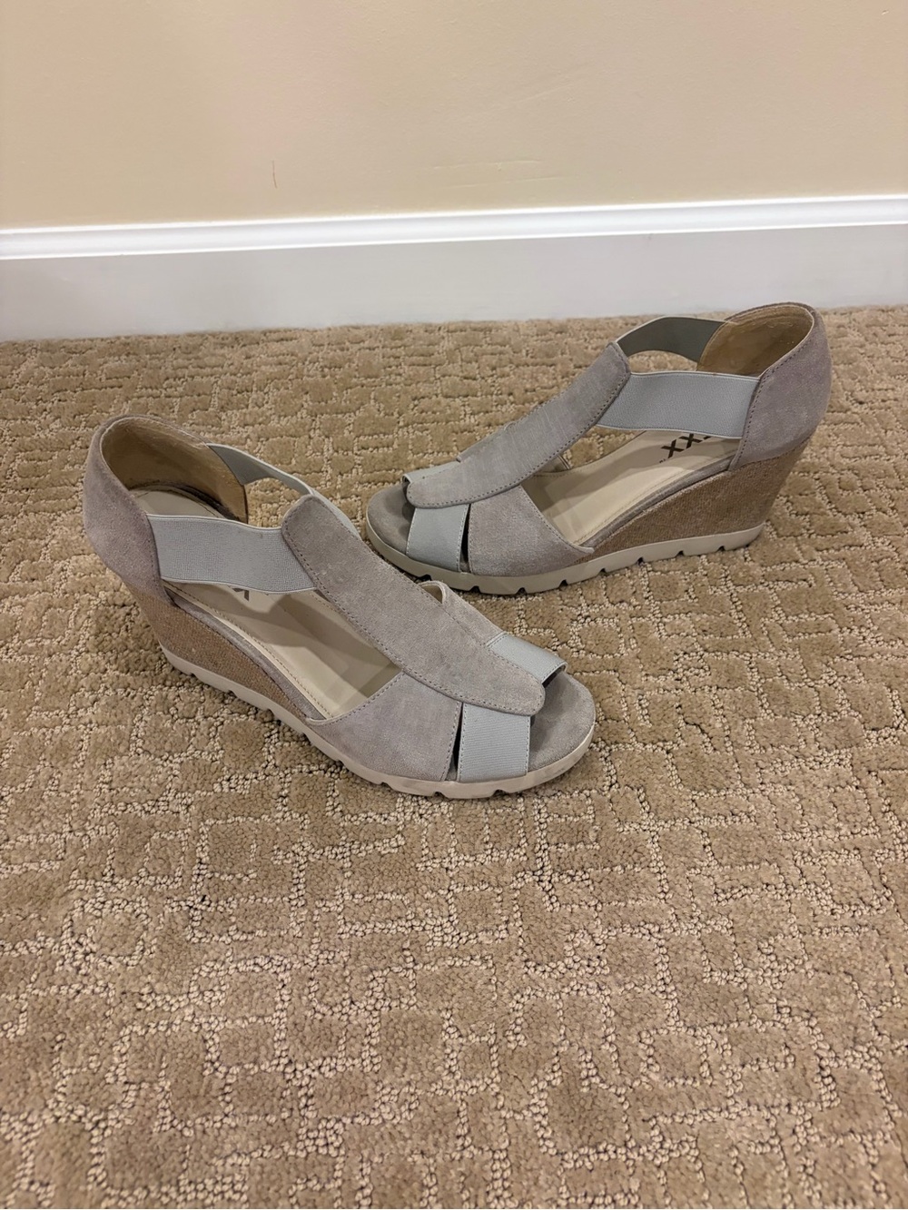 The Flexx Neutral Gray Suede Wedge Sandals Size 8